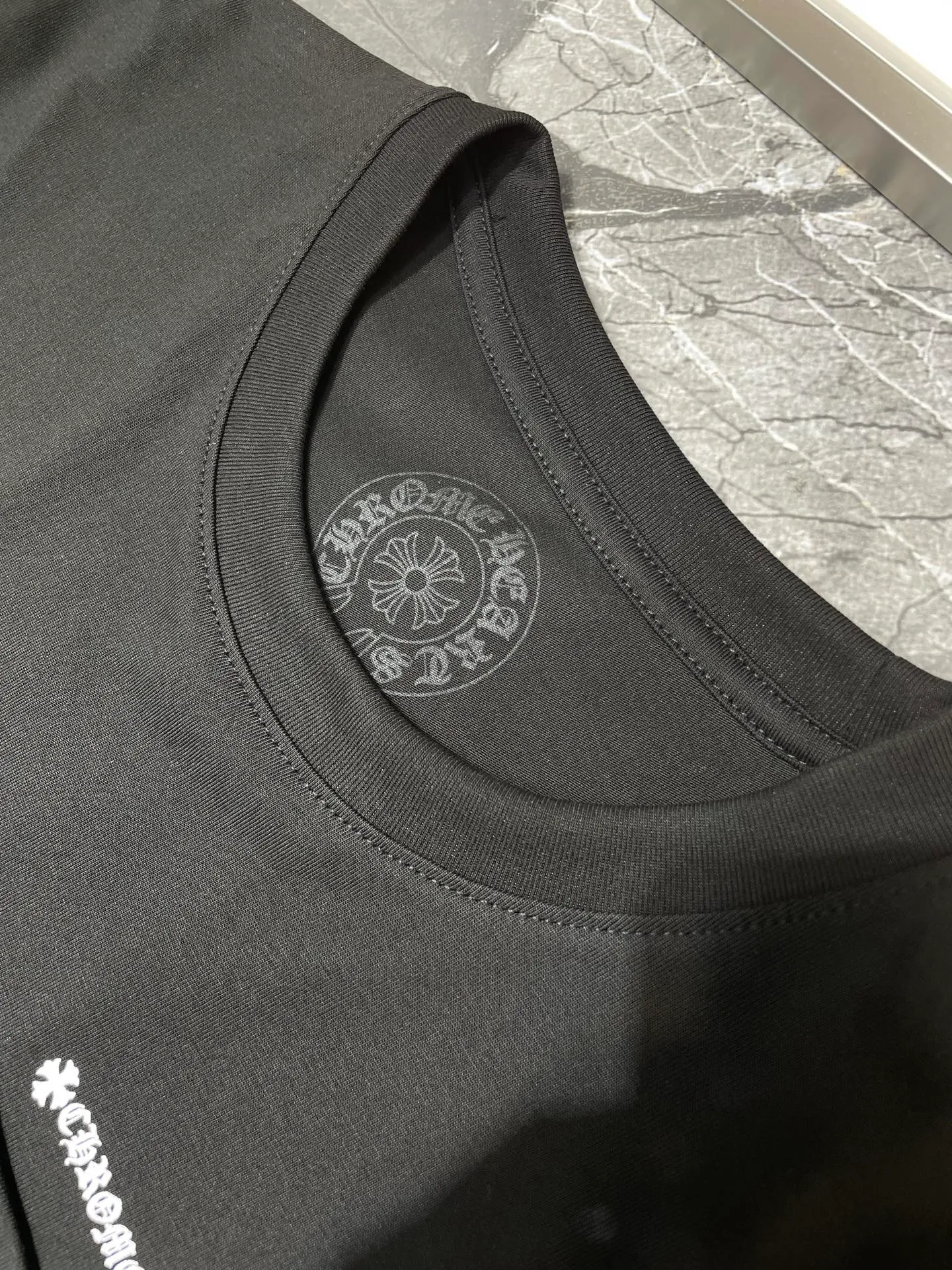 🅿️280 CH🌟【Top original order】Gypsophila cross short sleeves. Process description: The fabric is made of 26-woven 200g cotton, and the printing is made of special imported slurry. The overall alignment is straight and delicate, the fabric is comfortable and soft, and the color is consistent without color difference. It can be matched with the same style to create a fashionable look, control various occasions, customized accessories, complete three standards, the same style for men and women! ⚠️size:sml